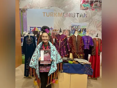 Эксперта из Парижа: \"Туркменские платья абсолютно поразительны\" - Новости:  Культура | beyan.tm