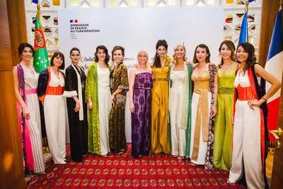 Туркменские национальные платья от Mähirli zenan вызывают большой интерес в  Китае | SalamNews