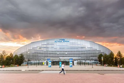 Площадь возле стадиона Астана Арена