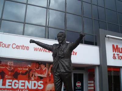 Фото вида с воздуха стадиона Anfield в Ливерпуле Иконические футбольное  поле и дом одного из ` S Англии большинств успешные сторо Редакционное  Изображение - изображение насчитывающей высоко, напольно: 97897100