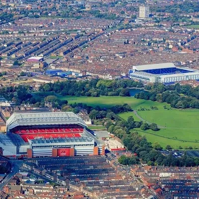 Стадион Anfield, домашняя земля клуба футбола Ливерпуля в Великобритании  Редакционное Фото - изображение насчитывающей джо, расшив: 123947141