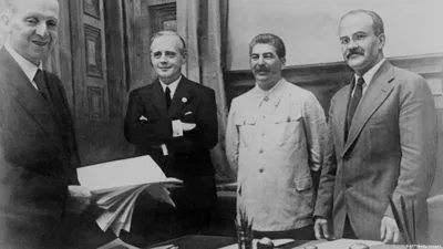 Сталин и Гитлер: от пакта до войны – DW – 23.08.2019