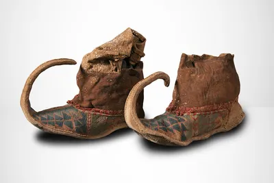 Старинная русская обувь из древесного лыка - лапти Stock Photo | Adobe Stock