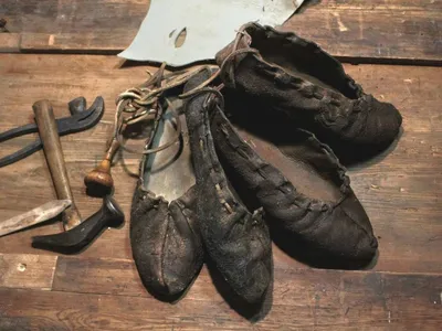 Первую обувь на каблуках носили мужчины | Не эксперт просто записки | Дзен