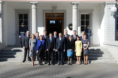 ФОТО и ВИДЕО DELFI: Президент Тоомас Хендрик Ильвес утвердил новое  правительство - Delfi RUS