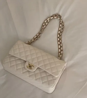 Лимитированная белая сумка Chanel 2.55