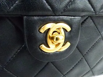 Как распознать оригинальную сумку Chanel: 12 ключевых аспектов