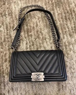 Оригинальная сумка Chanel Metallic Dark Grey Quilted Leather New Medium Boy  Bag: Selluxury