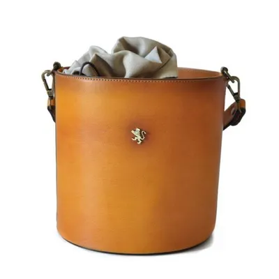 Женская сумка-ведро на плечо из эко-кожи повседневная / Базовая сумка-тоут  / Трендовая сумка коричневая - купить с доставкой по выгодным ценам в  интернет-магазине OZON (900751710)