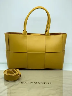 Женская кожаная сумка Bottega Veneta Arco Tote желтая - купить в Москве с  доставкой по РФ