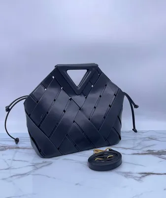 Сумка Bottega Veneta Jodie Mini купить в Москве за 50 000 руб. Женские Кожа  С историей