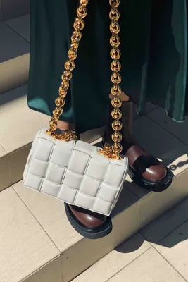 Сумка Bottega Veneta Jodie Mini купить в Москве за 50 000 руб. Женские Кожа  С историей