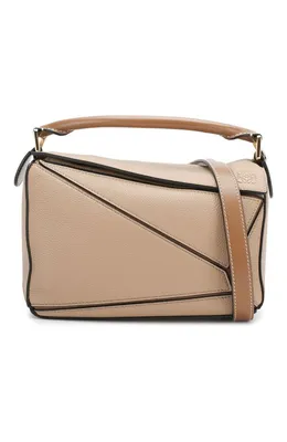 Джонатан Андерсон превратил классические модели Loewe в сумки-«подушки» |  BURO.