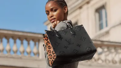 Взгляните на новую коллекцию арт-сумок Louis Vuitton Artycapucines | Vogue  Russia