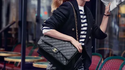 OSKELLY Investments: 5 причин сделать вложение в легендарную Chanel Flap  Bag - OSKELLY