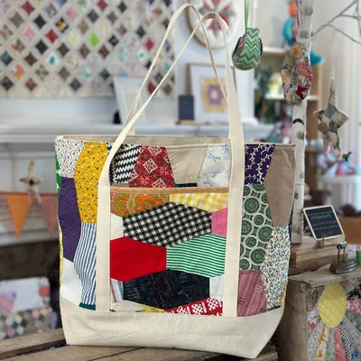 Sea otter| patchwork| quilting| beach bag| wool tweed| quilting with wool|  shoulder bag| bag making| make a bag| wool appliqué| bagmakersoffinstagram  | patchwork bag |