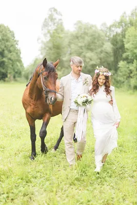 Пары свадьбы на лошадях стоковое изображение. изображение насчитывающей  влюбленность - 44420207