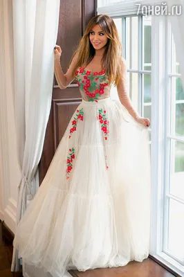 Букет цветов и свадебное платье... Ани Лорак тайно вышла замуж?