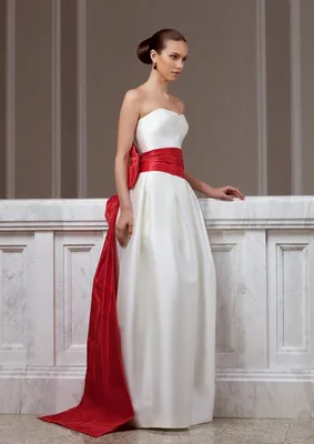 красное свадебное платье, красно белое свадебное платье, свадебное платье с  красным поясом, свадебное платье в бело- красном стиле, свадебное платье с  красной лентой