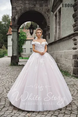 Пудровое свадебное платье принцессы с объёмным кружевом