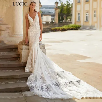 Закрытое свадебное платье фасона «русалка» со шлейфом от Elena Novias