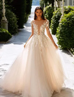 Кружевное свадебное платье с рукавами и открытой спиной купить в Москве