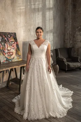 Платье на полную невесту свадебное Naviblue Bridal Lindsey 16524 PS —  купить в Москве - Свадебный ТЦ Вега