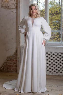 Элегантное свадебное прямое платье с длинным рукавом и глубоким вырезом в  Хабаровске