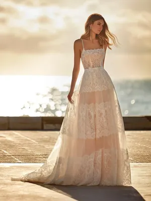 Тренд лета: свадебные платья с тонкими бретелями | WS