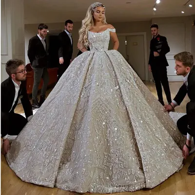 Мега классное свадебное платье из люксовой коллекции Dubai! У нас в наличии  оооочень много платьев , от простых на роспись до роскошных со… | Instagram
