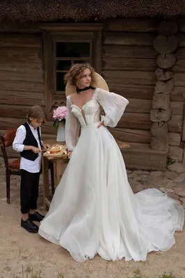 Статья - Ассортимент свадебных платьев из шёлка для современных невест от  салона Love Forever