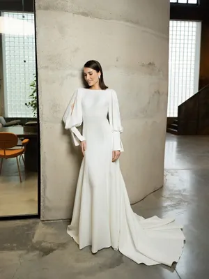 Стильное свадебное платье с эффектным шлейфом купить по цене 45 900 руб. в  Санкт-Петербурге | Свадебный салон Alisa Wedding