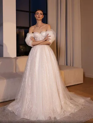 Пышное свадебное платье с длинным шлейфом купить в Москве