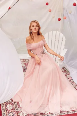 Розовое свадебное платье: каталог лучших моделей
