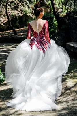 Красные свадебные платья: 100+ обворожительных фасонов на фото | Vestidos  de novia de colores, Vestidos de novia rojos, Vestidos de novia