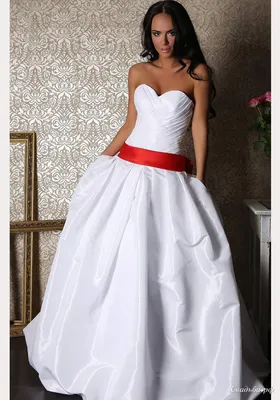 Белое свадебное платье с красным поясом - 83 фото