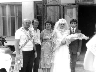 В каких платьях выходили замуж девушки в СССР — 15 фото из прошлого,  которые вас растрогают | MARIECLAIRE