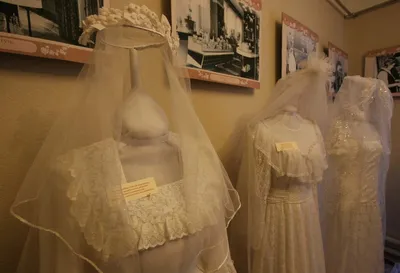 Женщины во всем мире отказываются выходить замуж в белом платье. Почему это  произошло?: Стиль: Ценности: Lenta.ru