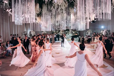 Свадебный салон «Навруз»: как Екатерина Строева начала в 2000 году с десяти  платьев, а сейчас отправляет наряды «от-кутюр» за рубеж – Spot
