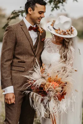 Широкополая свадебная шляпа с удлиненными сзади полями до плеч