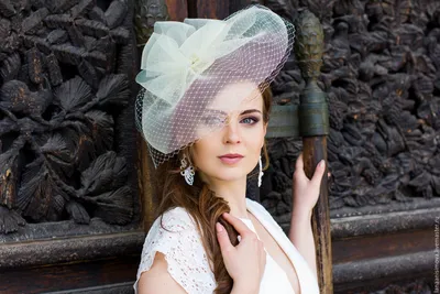 Самые неудачные свадебные наряды звезд: нелепая шляпа Селин Дион и  платье-торт принцессы Дианы | MARIECLAIRE