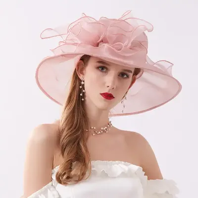 Свадебная белая шляпка для невесты и шляпа-котелок для жениха