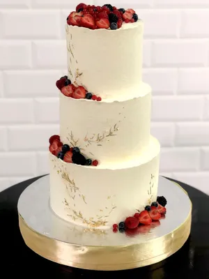 Свадебный торт с ягодами 2021 - купить на заказ с фото в Москве