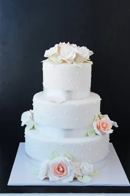 Артикул 60 - Белый свадебный торт с розами. Мастика