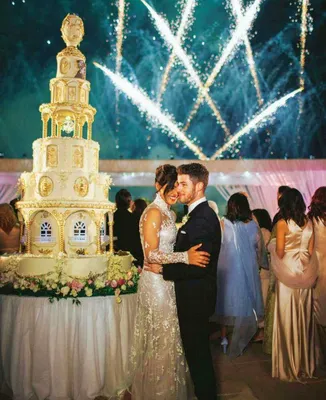 Наслаждение - Свадебные торты знаменитостей: идеи и фото самых красивых  десертов