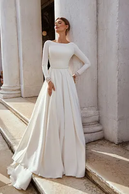 Закрытое свадебное платье из плотной ткани Sellini Edana | Купить свадебное  платье в салоне Валенсия (Москва)