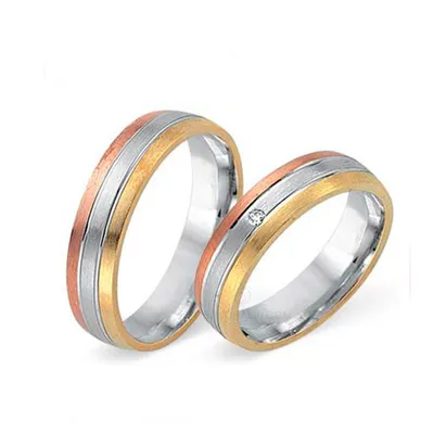 Свадебные кольца трех цветов с матовым покрытием и бриллиантом на заказ из  белого и желтого золота, серебра, платины или своего металла
