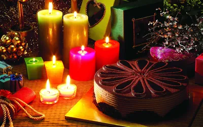 Скачать 3840x2400 новогодние свечи, торт, подарки, олени, праздник обои,  картинки 4k ultra hd 16:10