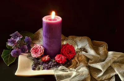 Траурные свечи и цветы - 58 фото