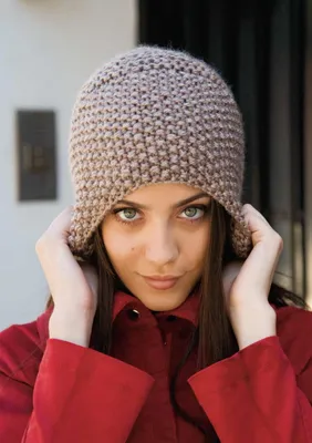 Шапка бини спицами: схемы с описанием и пошаговым мастер-классом, как  связать модную женскую шапку с отворотом на весну и зиму